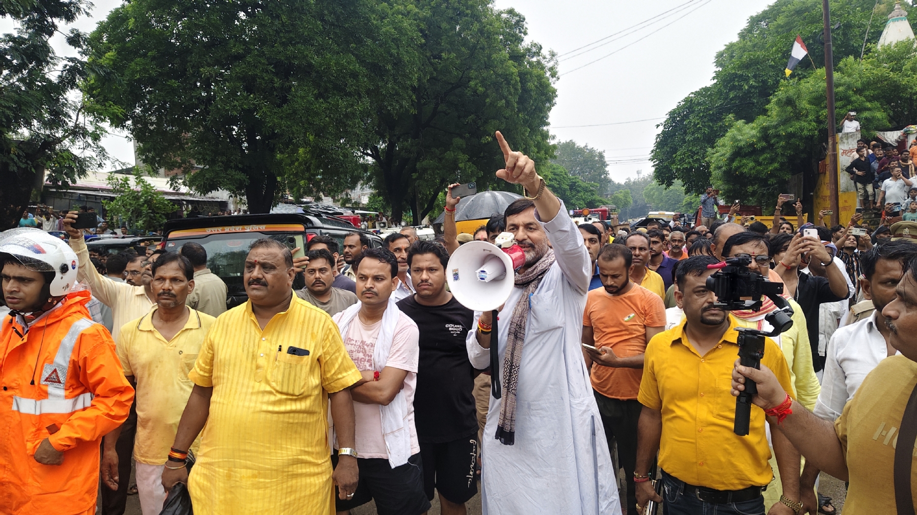 चित्रकूट की मंदाकिनी नदी में आई भीषण बाढ़ से हालात हो रहे बेकाबू चित्रकूट की मंदाकिनी नदी में आई भीषण बाढ़ से हालात हो रहे बेकाबू