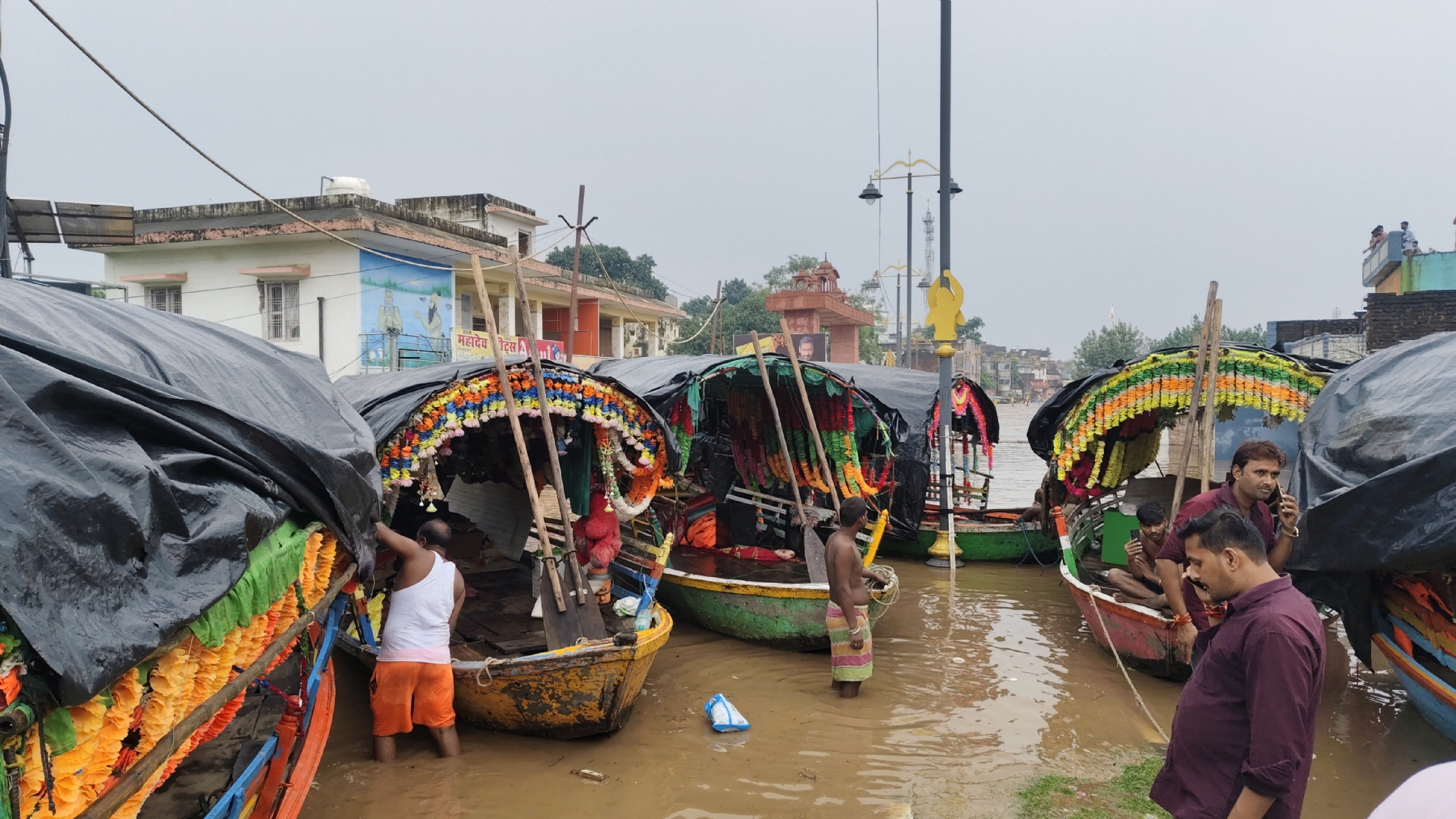 चित्रकूट की मंदाकिनी नदी में आई भीषण बाढ़ से हालात हो रहे बेकाबू चित्रकूट की मंदाकिनी नदी में आई भीषण बाढ़ से हालात हो रहे बेकाबू