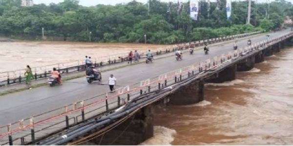 ओडिशा की भारी बारिश से जमशेदपुर में बढ़ा नदियों का जलस्तर, तटीय इलाकों में अलर्ट