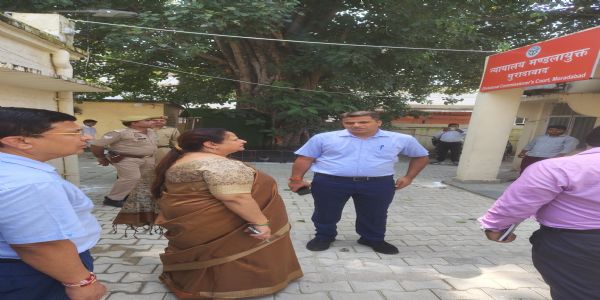 प्रत्येक पटल पर संबंधित अधिकारी एवं कर्मचारियों की नेम प्लेट अनिवार्य रूप से प्रदर्शित हो : कमिश्नर