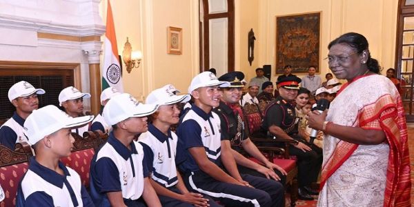 कुमाऊं के सीमावर्ती बच्चों में जगाई देशभक्ति और राष्ट्रीय एकता की भावना