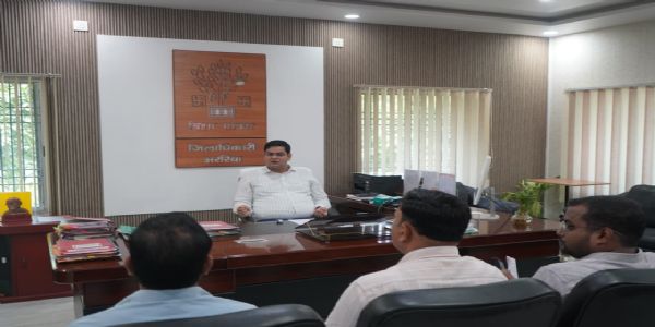 विद्यार्थी सहयोग पोर्टल पर प्राप्त आवेदनों के त्वरित निष्पादन का डीएम का कड़ा निर्देश