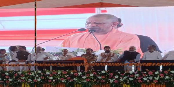 देश में आपातकाल लगाकर लोकतंत्र का गला घोंटने वाली कांग्रेस की पिछलग्गू है सपा : योगी आदित्यनाथ