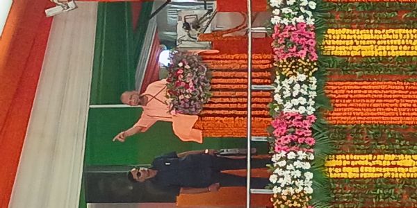 देवरिया में सपा पर तीखा प्रहार कर बाेले मुख्यमंत्री याेगी- जेपीएनआईसी के लिए प्राइवेट कंपनी बनाकर सरकारी खजाने पर डकैती डाल रहे थे अखिलेश-डिंपल