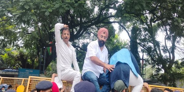 ‘शुद्धिकरण’ पर कांग्रेस का हमला, महेंद्र भट्ट से स्पष्टीकरण की मांग