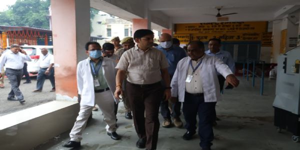 मुरादाबाद : जिलाधिकारी ने जिला अस्पताल का किया निरीक्षण, स्वच्छता एवं रखरखाव के बाबत दिए निर्देश