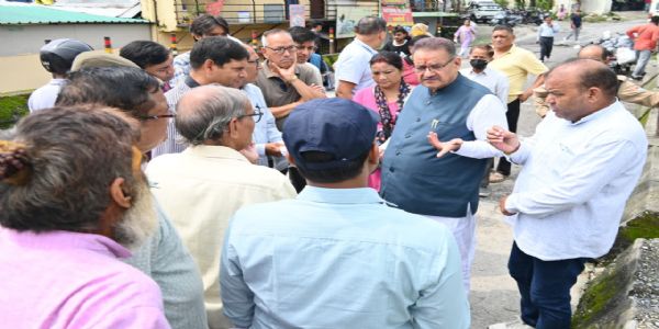 चिड़ोंवाली में क्षतिग्रस्त पुल का मंत्री गणेश जोशी ने किया निरीक्षण