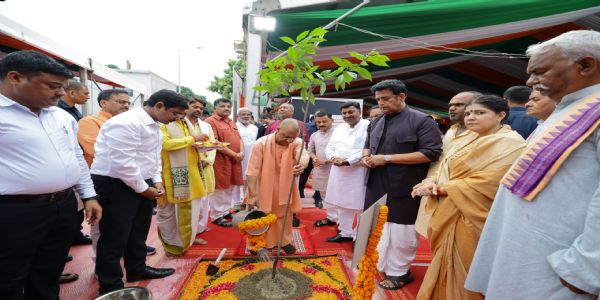 मुख्यमंत्री योगी बोले—प्रदेश अब माफियामुक्त, चेतावनी दी कि अब किसी ने कानून से खेला तो धज्जियां उड़ा देंगे