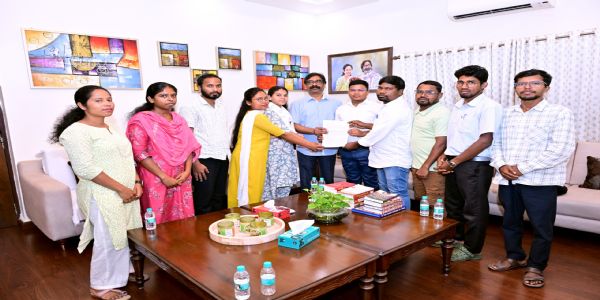 संताली भाषा से जुड़े मुद्दों को लेकर झारखंड संताल स्टूडेंट्स यूनियन ने मुख्यमंत्री से की मुलाकात