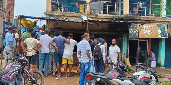 सावन खत्म होते ही मटन-चिकन दुकानों में उमड़ी भीड़