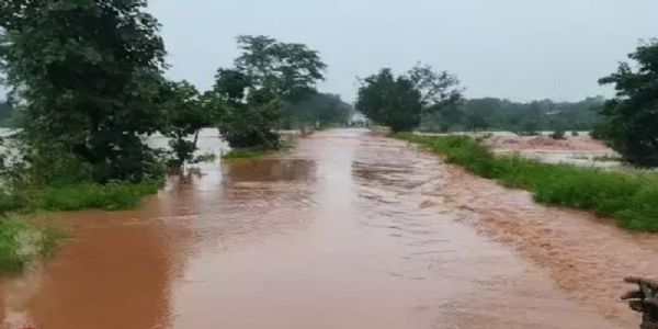 मध्य प्रदेश में बारिश से बाढ़ जैसे हालात, चित्रकूट में गोरगी बांध टूटा, सांसद ने रेस्क्यू के लिए मांगा हेलिकॉप्टर