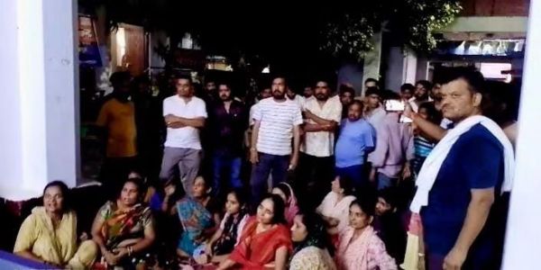 छात्र की मौत को लेकर परिजनों का कोतवाली में धरना, पुलिस ने दर्ज किया मुकदमा
