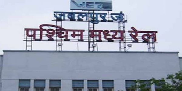 जबलपुर रेल मंडल पर भारी बारिश का कहर, ट्रैक पर कई फीट पानी 44 ट्रेनें प्रभावित
