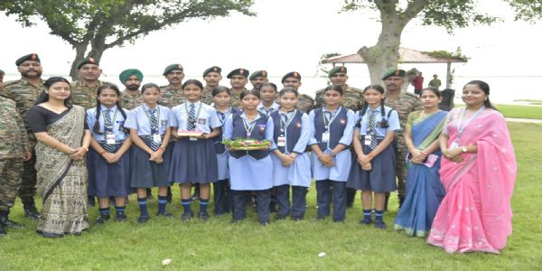 फर्रुखाबाद: रक्षाबंधन पर राजपूत रेजिमेंट में एक राखी देश का नाम कार्यक्रम का आयोजन