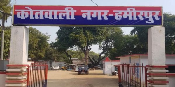 घर में फंदे से लटकता मिला बुजुर्ग का शव