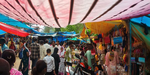 बाबा आम्रेश्वर धाम का  श्रावणी मेला खत्म , फिर भी मेले में उमड़ा श्रद्धालुओं का सैलाब