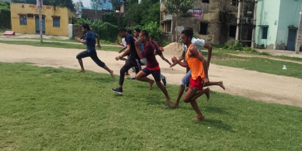 राजेंद्र कॉलेज में राष्ट्रीय खेल दिवस पर 100 मीटर रेस का हुआ आयोजन