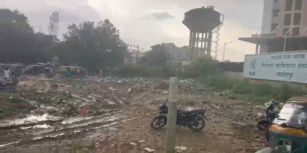 एमजीएम अस्पताल के बाहर गंदगी देख भड़के अर्जुन मुंडा, पार्किंग व्यवस्था पर उठाया सवाल