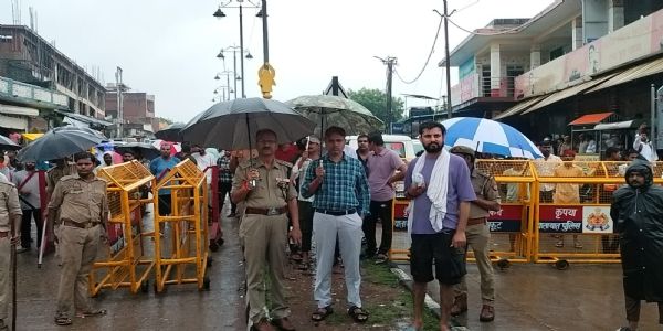 चित्रकूट में मंदाकिनी का रौद्र रूप, रामघाट जलमग्न, पुल बहा और कई इलाके प्रभावित