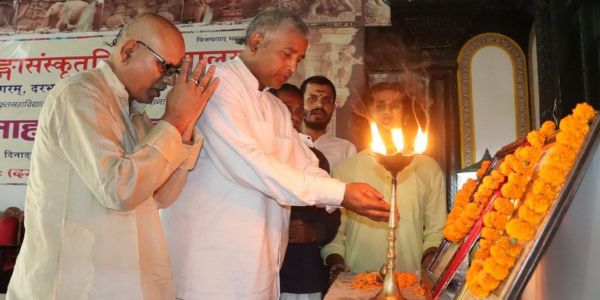 अतीत और वर्तमान को समझने का सशक्त माध्यम है संस्कृत : प्रो. वारिक