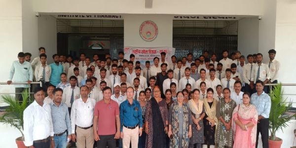 अवध विश्वविद्यालय में हॉकी के जादूगर मेजर ध्यानचंद को दी गई भावपूर्ण श्रद्धांजलि