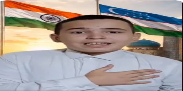 उज्बेकिस्तान का एक छात्र हिंदी में प्रधानमंत्री नरेन्द्र मोदी का स्वागत करते हुए उज्बेकिस्तान का एक छात्र हिंदी में प्रधानमंत्री नरेन्द्र मोदी का स्वागत करते हुए