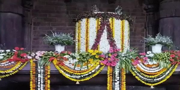मप्र: सावन के पहले सोमवार काे शिवालयों में उमड़ी आस्था, सुबह से जलाभिषेक के लिए लगीं लंबी कतारें