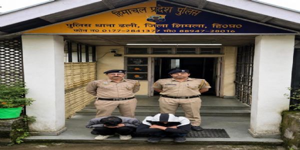 कमरे में पुलिस की दबिश, चिट्टे सहित दो धरे