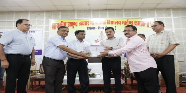 विद्यार्थी जीवन का लक्ष्य तय कर उसे पाने के लिए प्रतिबद्धता से प्रायस करे। कमिश्नर