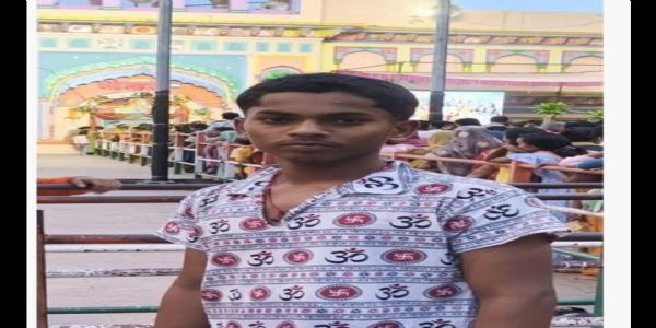 औरैया में देवकली धाम से लौट रहे छात्र की बाइक खंभे से टकराई, मौत