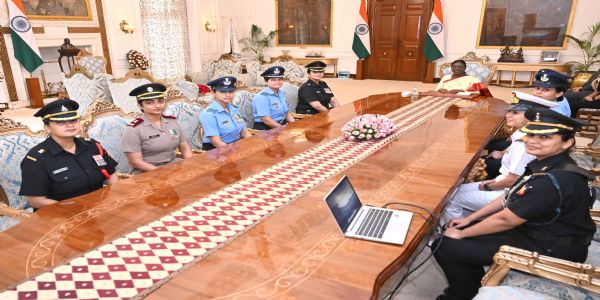 ‘समुद्र प्रदक्षिणा’ अभियान की सफलता युवा महिलाओं को बड़े सपने देखने की प्रेरणा देगी : राष्ट्रपति