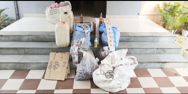 नकली विदेशी शराब की मिनी फैक्ट्री का खुलासा, 88 लीटर शराब सहित कई समान जब्त