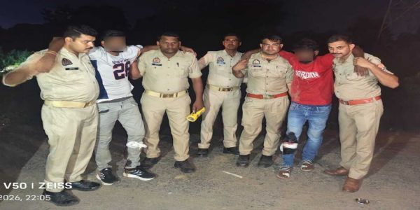 फिरोजाबाद में पुलिस मुठभेड़ में दो बदमाश गिरफ्तार, महिला की हत्या और लूटपाट कांड में थे वांछित