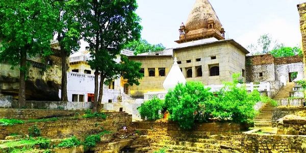 स्वामी नीलकंठ आश्रम की संपत्तियों के संरक्षण के लिए सरकारी हस्तक्षेप की मांग, पूर्व विधायक नारायण त्रिपाठी ने उठाया मुद्दा