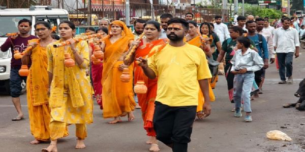 सीहोरः सावन के पहले सोमवार सीवन से कुबेरेश्वरधाम तक उमड़ा आस्था का सैलाब