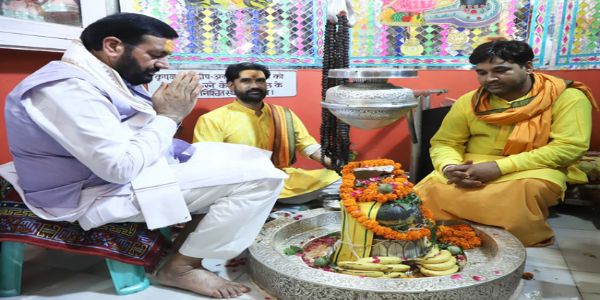 सावन के प्रथम सोमवार पर मुख्यमंत्री ने की सकेतड़ी स्थित महादेव मंदिर में पूजा-अर्चना