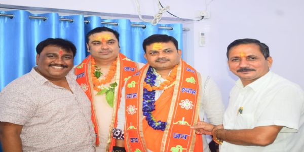 बाबा हरिहरनाथ मंदिर में पीएचइडी मंत्री संजय सिंह ने की पूजा-अर्चना