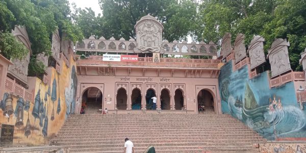 प्रयागराज में है विश्व का एक मात्र नागराज वासुकी का मंदिर