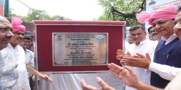 मंत्री प्रवेश साहिब सिंह ने किया फुटब्रिज निर्माण का शुभारंभ