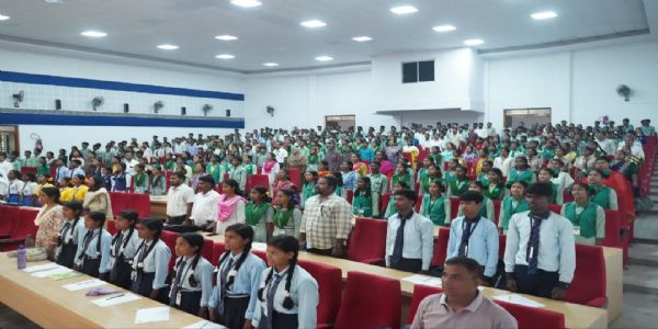 परख ओलंपियाड में उत्कृष्ट प्रदर्शन करने वाले छात्रों को उपायुक्त ने किया सम्मानित
