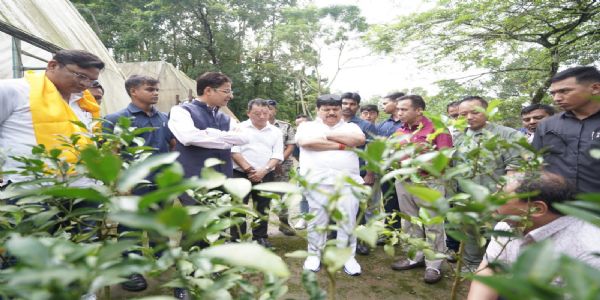 दार्जिलिंग के सिनकोना क्षेत्र में विविधीकरण पहल का मंत्री अर्जुन सिंह ने किया निरीक्षण