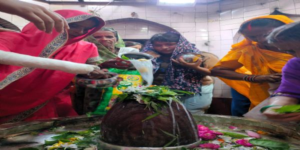 शिवभक्ति में डूबा बहराइच : पहले सोमवार काे दिन भर उमड़ता रहा आस्था का सैलाब