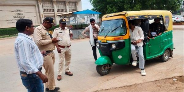 ग्वालियरः जिले में स्कूली बच्चों की सुरक्षा को ध्यान में रखकर वाहनों की जाँच जारी