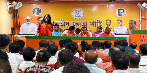 तिरंगा यात्रा की तैयारियों को लेकर हुगली संगठनात्मक जिला कार्यालय में बैठक, मंत्री सुमना सरकार रहीं मौजूद