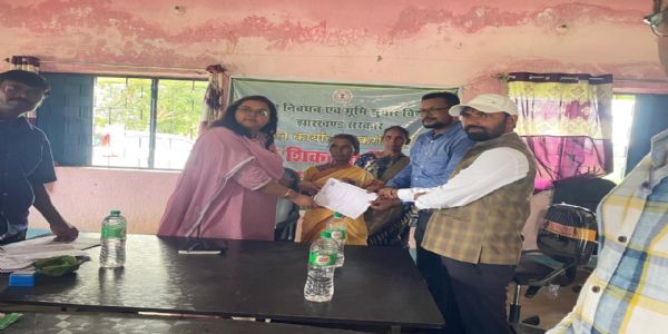 लोक शिकायत निवारण शिविर में बनाए गए प्रमाण-पत्र