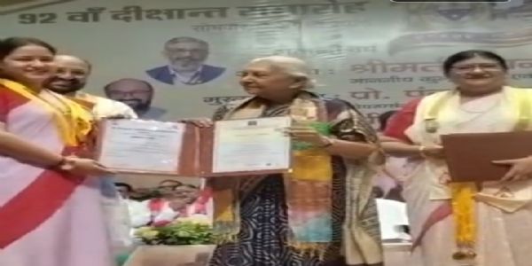 डा0बी आर अंबेडकर विश्वविद्यालय का दीक्षान्त समारोह : कुलाधिपति आनंदीबेन पटेल ने 64 मेधावी विद्यार्थियों को 88 पदकाें से किया सम्मानित