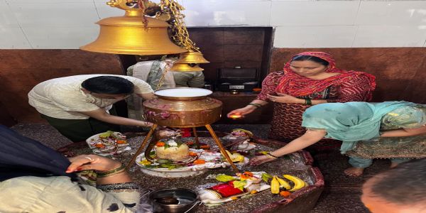 सावन के पहले सोमवार को शिवालयों में श्रद्धालुओं की भीड़