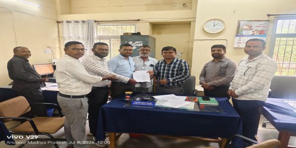 अनूपपुर: पांच सूत्रीय मांगों को लेकर पटवारियों की अनिश्चितकालीन हड़ताल शुरू