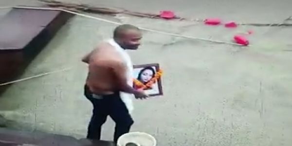 फिरोजाबाद में पति ने किया जिंदा पत्नी का पिंडदान, पुलिस से शिकायत