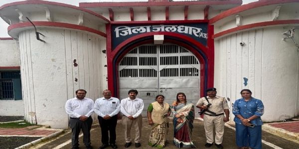 मानव अधिकार आयोग की अध्यक्ष विजया भारती ने मप्र के धार में जिला जेल का किया औचक निरीक्षण